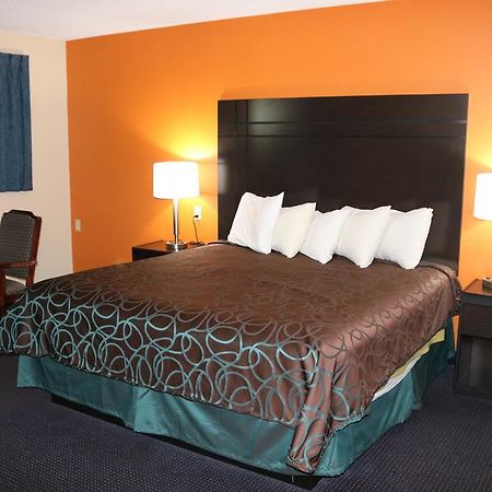 Americas Best Value Inn Giddings Exterior photo