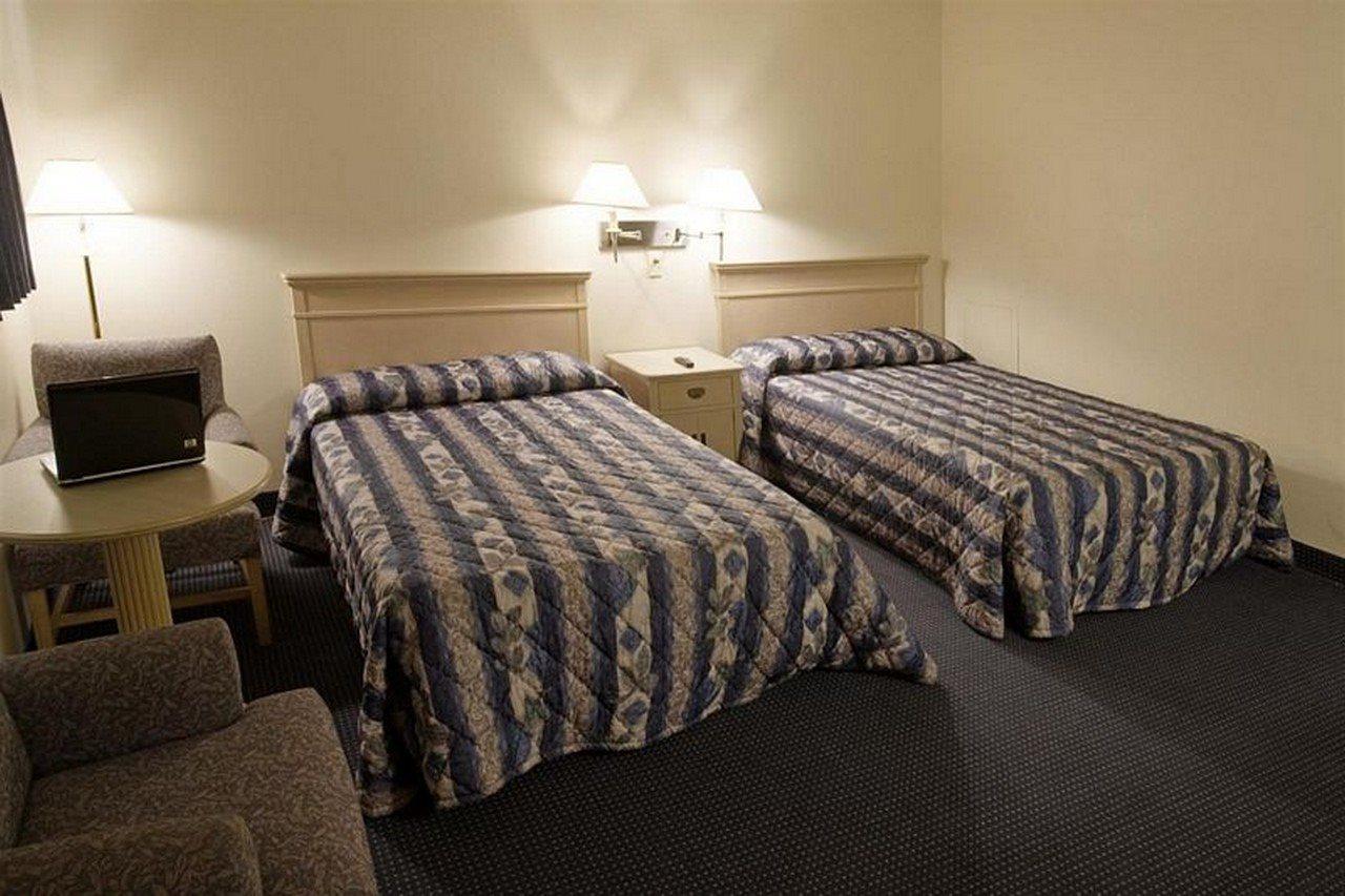 Americas Best Value Inn Giddings Exterior photo