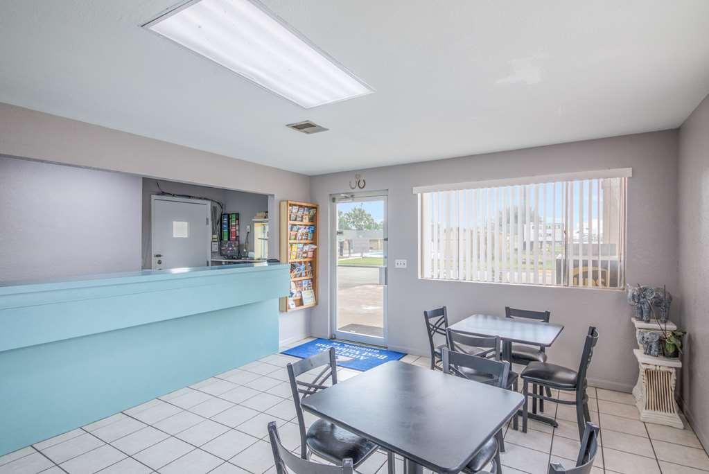 Americas Best Value Inn Giddings Exterior photo