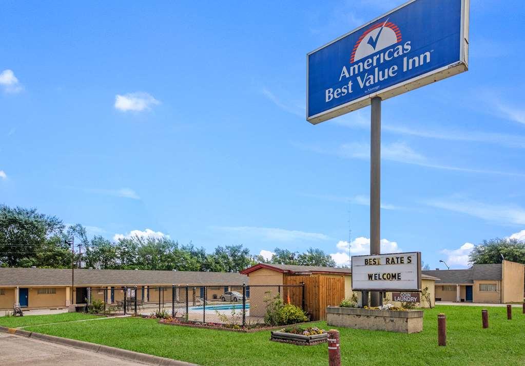 Americas Best Value Inn Giddings Exterior photo