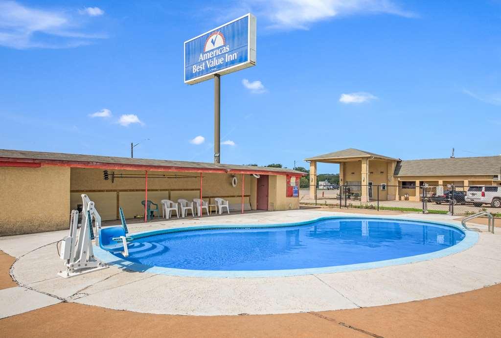 Americas Best Value Inn Giddings Facilities photo