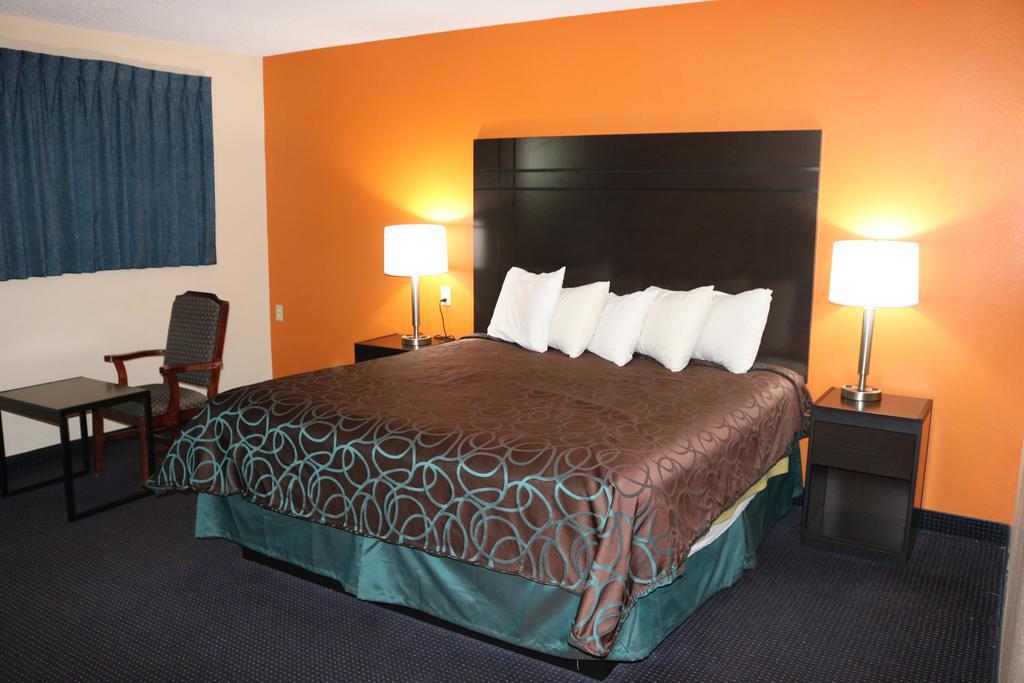 Americas Best Value Inn Giddings Exterior photo