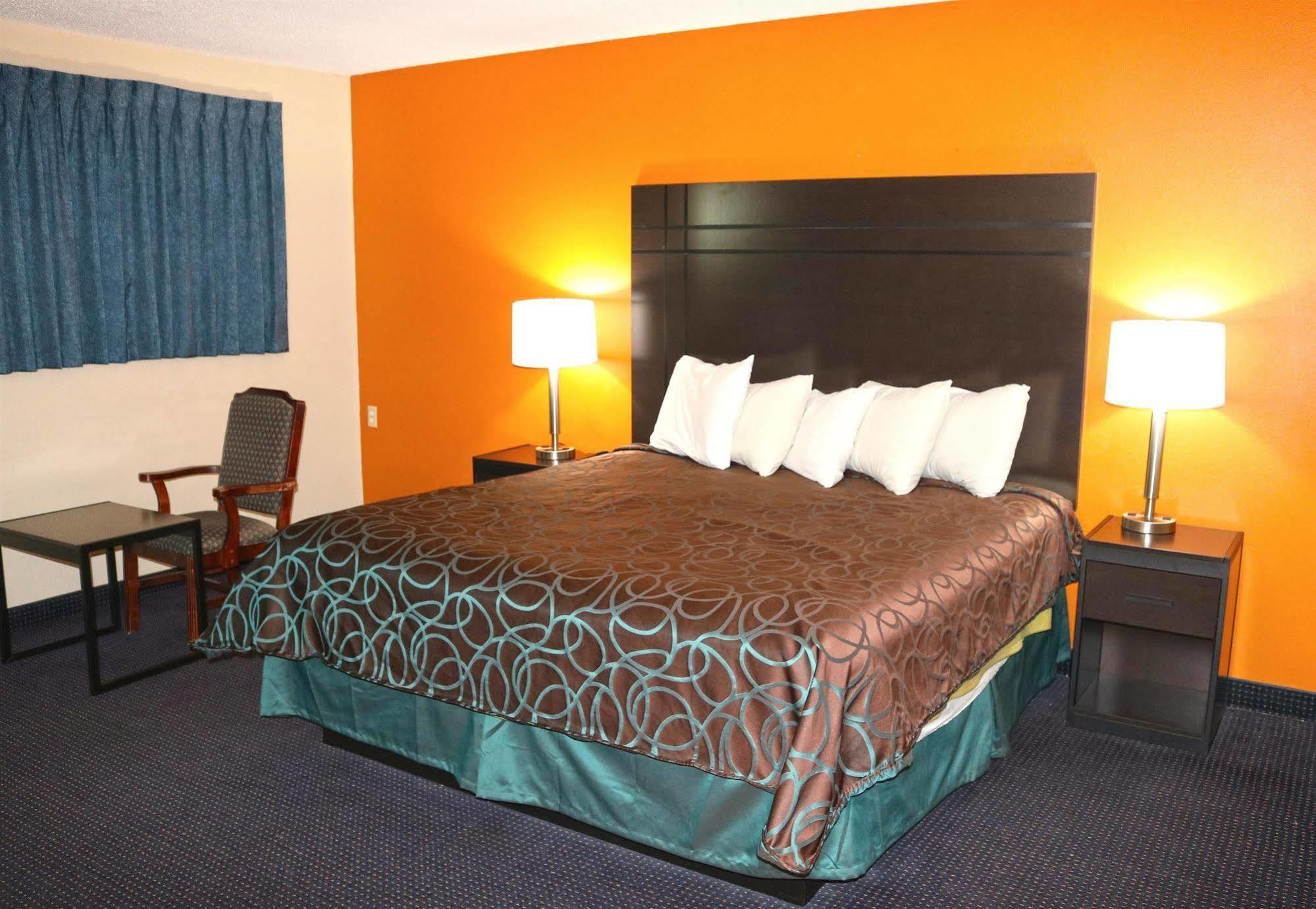 Americas Best Value Inn Giddings Exterior photo